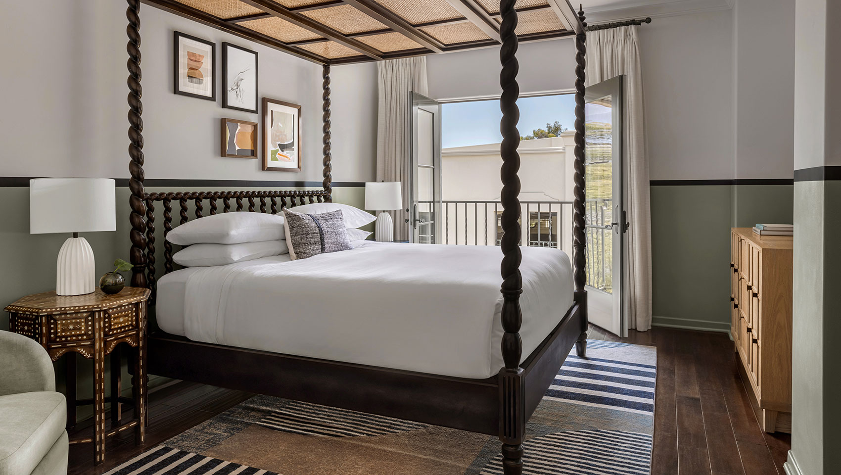 1 King Studio Suite Juliet Balcony